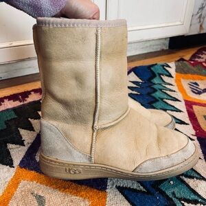 Men’s 9-10 short suede Ugg boot